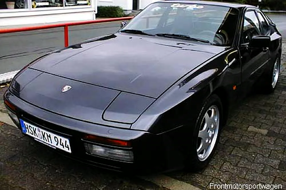 Porsche 944 Turbo aus der Youngtimer-Abteilung, Frontansicht